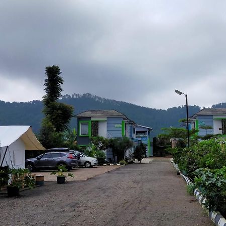 Maulana Hills Syariah Hotel Lembang Exteriör bild