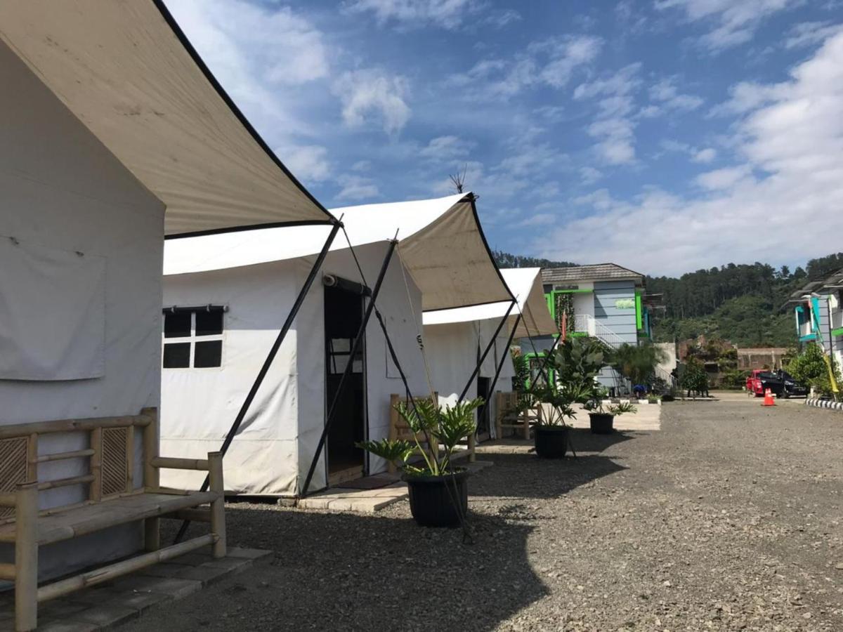 Maulana Hills Syariah Hotel Lembang Exteriör bild