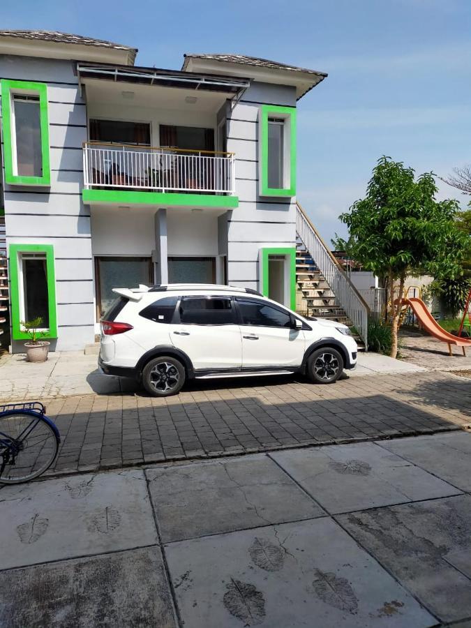 Maulana Hills Syariah Hotel Lembang Exteriör bild