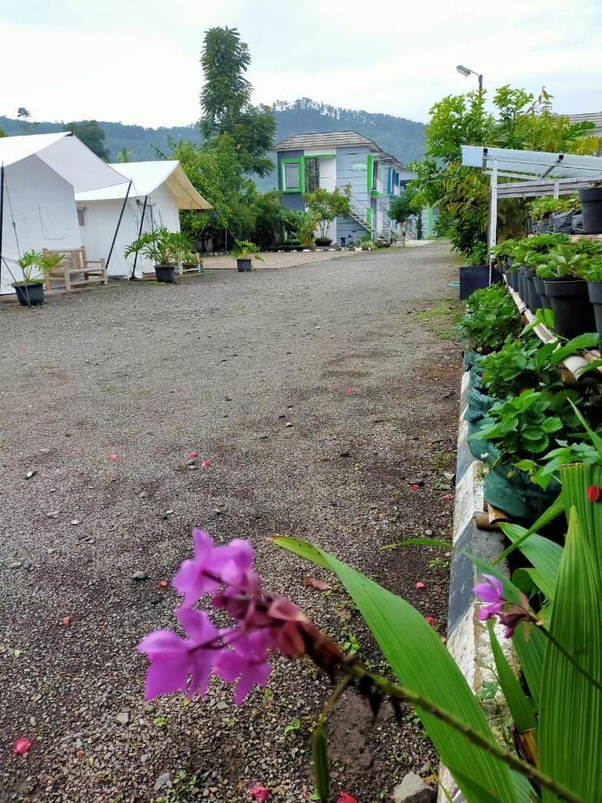Maulana Hills Syariah Hotel Lembang Exteriör bild