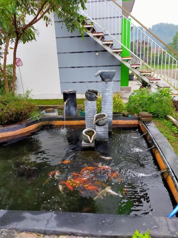 Maulana Hills Syariah Hotel Lembang Exteriör bild